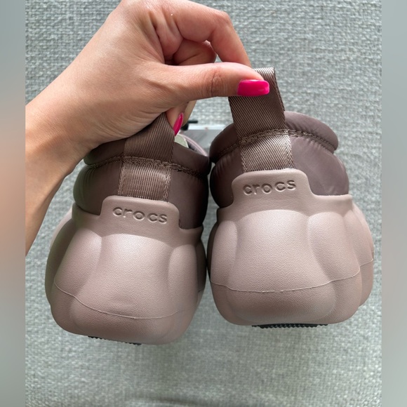 Crocs Quilted Satin Platform Loafers  – Women’s 8 / Men’s 6 – Brand New with Tag - Picture 15 of 16